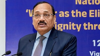 সূর্যকান্তের ইস্তফা চেয়ে পোস্ট, আদালত অবমাননার মামলা চেয়ে সুপ্রিম কোর্টে আর্জি! (PIB)