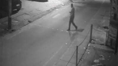 গভীর রাতে গাড়ি নিয়ে এসে পেট্রল ঢেলে আগুন ধরিয়ে দেওয়া হল ইহুদি উপাসনালয়ের ঠিক উল্টো দিকের একটি নার্সারিতে। গভীর রাতে গাড়ি নিয়ে এসে পেট্রল ঢেলে আগুন ধরিয়ে দেওয়া হল ইহুদি উপাসনালয়ের ঠিক উল্টো দিকের একটি নার্সারিতে।
