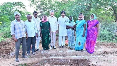<p>'సమావేశంలో రెండు పార్టీల నేతల మధ్య పూర్తి ఏకాభిప్రాయం కుదిరింది. కూటమిలోని ఏ భాగస్వామ్య పార్టీ మనోభావాలు దెబ్బతినకుండా, కేడర్లో అసంతృప్తి రాకుండా తగిన జాగ్రత్తలు తీసుకుంటున్నాం. ఏ పార్టీకి ఇన్ని సీట్లు ఇవ్వాలనే సంఖ్యాపరమైన లెక్కలేవీ ఇంకా ఖరారు చేయలేదు. క్షేత్రస్థాయి ప్రాధాన్యతలు, స్థానిక పరిస్థితుల ఆధారంగానే పోటీ చేసే స్థానాలను నిర్ధారిస్తాం.' అని బొలిశెట్టి పేర్కొన్నారు.</p> <p>'సమావేశంలో రెండు పార్టీల నేతల మధ్య పూర్తి ఏకాభిప్రాయం కుదిరింది. కూటమిలోని ఏ భాగస్వామ్య పార్టీ మనోభావాలు దెబ్బతినకుండా, కేడర్లో అసంతృప్తి రాకుండా తగిన జాగ్రత్తలు తీసుకుంటున్నాం. ఏ పార్టీకి ఇన్ని సీట్లు ఇవ్వాలనే సంఖ్యాపరమైన లెక్కలేవీ ఇంకా ఖరారు చేయలేదు. క్షేత్రస్థాయి ప్రాధాన్యతలు, స్థానిక పరిస్థితుల ఆధారంగానే పోటీ చేసే స్థానాలను నిర్ధారిస్తాం.' అని బొలిశెట్టి పేర్కొన్నారు.</p>