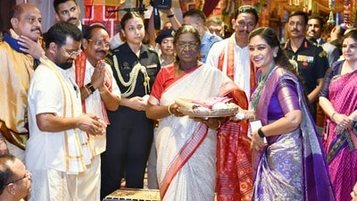 కనక దుర్గమ్మను దర్శించుకున్న రాష్ట్రపతి ద్రౌపది ముర్ము కనక దుర్గమ్మను దర్శించుకున్న రాష్ట్రపతి ద్రౌపది ముర్ము