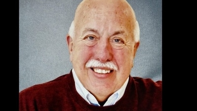Jimmy Carter began his broadcasting career as a teenager and went on to become a prominent Nashville entertainment correspondent. Jimmy Carter began his broadcasting career as a teenager and went on to become a prominent Nashville entertainment correspondent.
