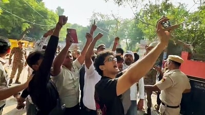 Cockroach Janta Party (CJP) chief spokesperson Saurav Das and its national spokesperson Ashutosh Ranka (unseen) arrive at Jantar Mantar (Delhi Police/ANI Video Grab)