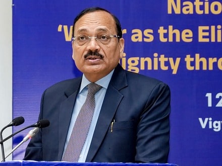 সূর্যকান্তের ইস্তফা চেয়ে পোস্ট, আদালত অবমাননার মামলা চেয়ে সুপ্রিম কোর্টে আর্জি!