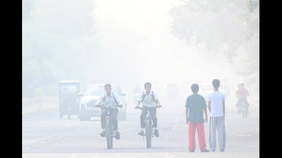 According to the Central Pollution Control Board (CPCB), Noida recorded an Air Quality Index of 201 (poor) on Wednesday, down from 238 on Tuesday. (HT Photo)