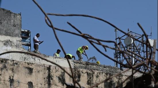 Municipal Corporation of Delhi (MCD) workers demolish a building (Hindustan Times)