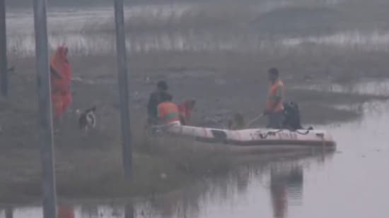 Bihar State Disaster Response Force during a search and rescue operation in the Ganga River following the capsizing of an overcrowded boat near Rampur Shyamchand village in the Raghopur. (ANI Screnngrab)