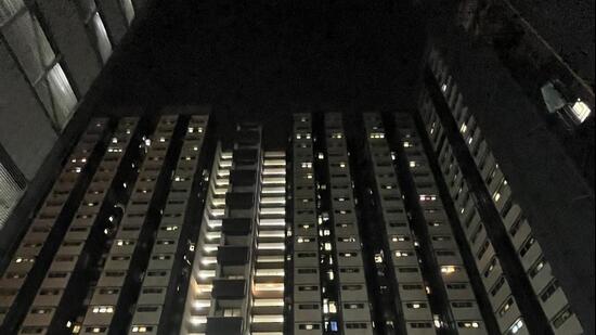 The accused allegedly told prospective buyers that they can secure flats allotted to mill workers at Bombay Dyeing Mills in Naigaon, Dadar East, at cheaper rates. (Bhushan Koyande/HT Photo)