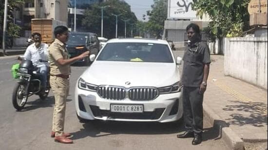The exercise was part of the state transport department’s ongoing special inspection drive (October 5 to 17) to check private vehicles registered in other states but used regularly in Maharashtra. (HT PHOTO)