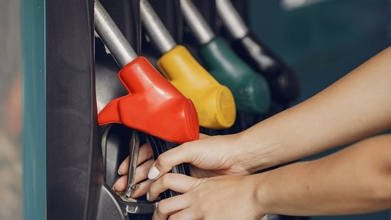 US gas prices average $4.35 per gallon as diesel prices remain above $6. (Pexel)