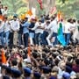 ভোটার তালিকা সংশোধন বা এসআইআর প্রক্রিয়া নিয়ে নির্বাচন কমিশনের বিরুদ্ধে বিরোধীদের আন্দোলন ঘিরে উত্তপ্ত রাজধানী।