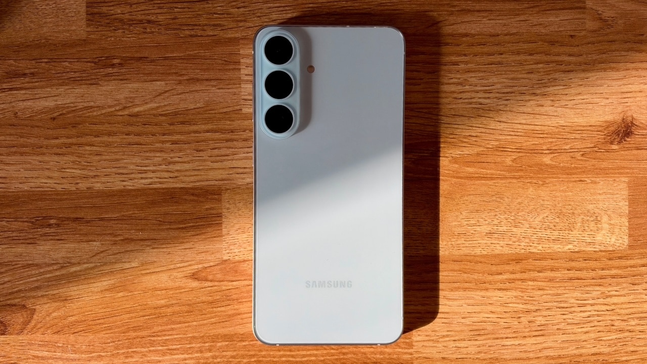 The Galaxy S26 FE feels compact for a 6.7-inch screen phone, which in this era, is something many are looking for. The Galaxy S26 FE feels compact for a 6.7-inch screen phone, which in this era, is something many are looking for.
