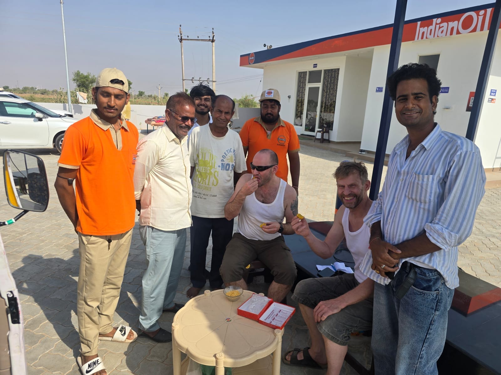 Øyvind Hesjevik and his uncle Jo Inge Hesjevik in India. (Øyvind Hesjevik) Øyvind Hesjevik and his uncle Jo Inge Hesjevik in India. (Øyvind Hesjevik)