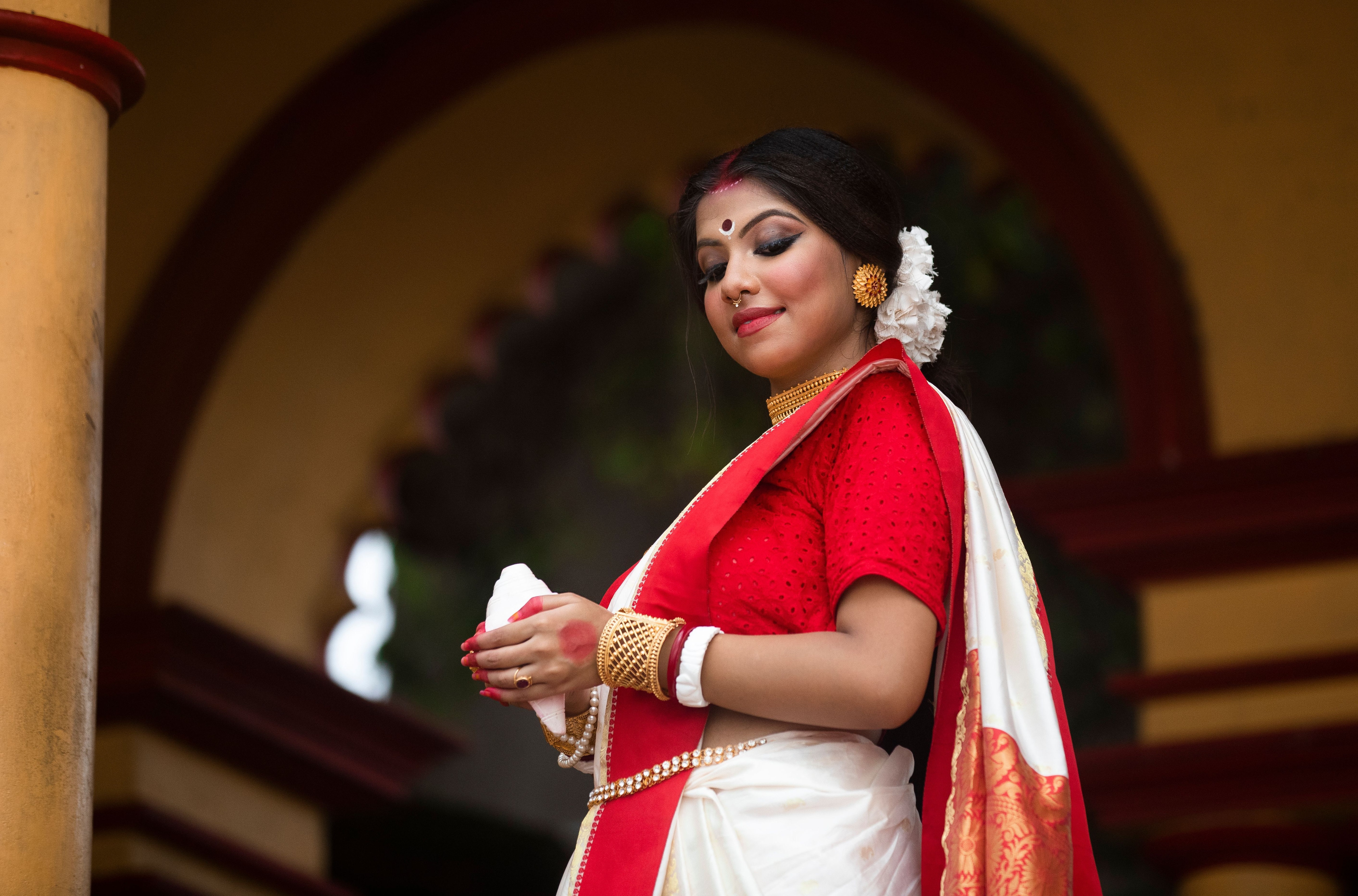 White and red have long held particular significance in Bengali Hindu traditions. (Pexel) White and red have long held particular significance in Bengali Hindu traditions. (Pexel)