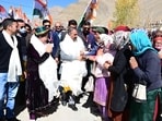Himachal Pradesh CM Sukhvinder Singh Sukhu welcomed on his arrival at Kaza in Spiti on Wednesday. (HT Photo)