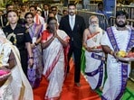 విజయవాడ శ్రీ దుర్గా మల్లేశ్వర స్వామి వారి దేవస్థానంలో రాష్ట్రపతికి స్వాగతం పలుకుతున్న దృశ్యం(PTI)