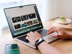 Looking for a work laptop that can stay unplugged for longer? Compare five Apple, HP, Dell, Lenovo and ASUS models, including their battery claims and key specifications.