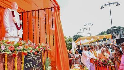CM Yogi Adityanath unveiled a statue of freedom fighter Mahashay Masuriyadin Pasi in his birthplace, Prayagraj, on Thursday. (ANI) CM Yogi Adityanath unveiled a statue of freedom fighter Mahashay Masuriyadin Pasi in his birthplace, Prayagraj, on Thursday. (ANI)