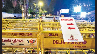 Delhi Police subsequently detained NSUI national president Vinod Jakhar and several others. (HT)