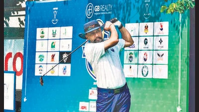 Dr Ravi Sher Toor of the GB Legends in action at the Chandigarh Golf Club on Thursday. (HT Photo)
