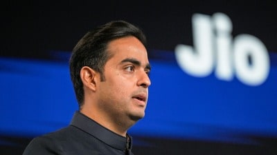 జియో ప్లాట్ఫార్మ్స్ ఎండీ ఆకాశ్ అంబానీ.. (Bloomberg) జియో ప్లాట్ఫార్మ్స్ ఎండీ ఆకాశ్ అంబానీ.. (Bloomberg)