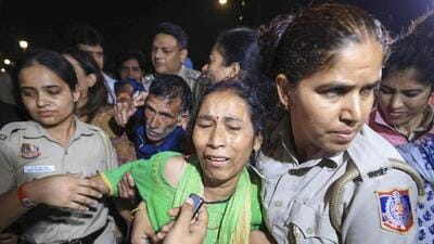 Police personnel detain parents of 19-year-old Ankita Bhandari, who was murdered in Uttarakhand in 2022, while protesting near India Gate against Dushyant Kumar Gautam’s appointment as Sikkim governor, in New Delhi (@INCIndia)