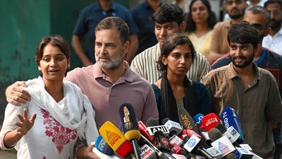 সিজেপিকে কাছে টানতে চায় কংগ্রেস! (Hindustan Times)