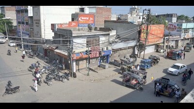 Road blockades disrupted normal life in several parts of Ludhiana and nearby towns. (Gurpreet Singh/HT)
