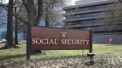 Social Security retirees face possible benefit cuts in 2032 despite a 2027 COLA increase. (Photo by Kayla Bartkowski / GETTY IMAGES NORTH AMERICA / Getty Images via AFP) (Getty Images via AFP) Social Security retirees face possible benefit cuts in 2032 despite a 2027 COLA increase. (Photo by Kayla Bartkowski / GETTY IMAGES NORTH AMERICA / Getty Images via AFP) (Getty Images via AFP)
