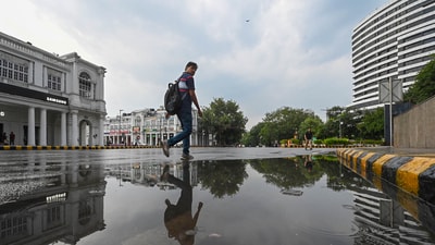 The high court asked the counsel to return at 2.30pm along with the order of the Supreme Court. (Hindustan Times) The high court asked the counsel to return at 2.30pm along with the order of the Supreme Court. (Hindustan Times)