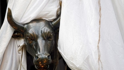 A bronze replica of a bull is seen at the gates of the Bombay Stock Exchange (BSE) building in Mumbai (REUTERS/File)