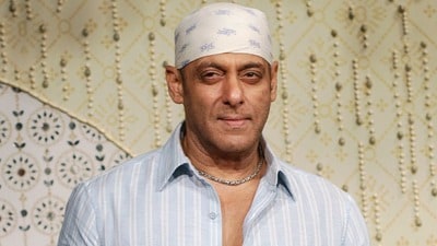 Salman Khan: నా బెడ్రూమ్లో దెయ్యం ఉంది.. లైట్లు వెలిగేవి, డోర్లు వాటికవే తెరుచునేవి.. కానీ నేను భయపడలేదు: సల్మాన్ ఖాన్ (PTI) Salman Khan: నా బెడ్రూమ్లో దెయ్యం ఉంది.. లైట్లు వెలిగేవి, డోర్లు వాటికవే తెరుచునేవి.. కానీ నేను భయపడలేదు: సల్మాన్ ఖాన్ (PTI)