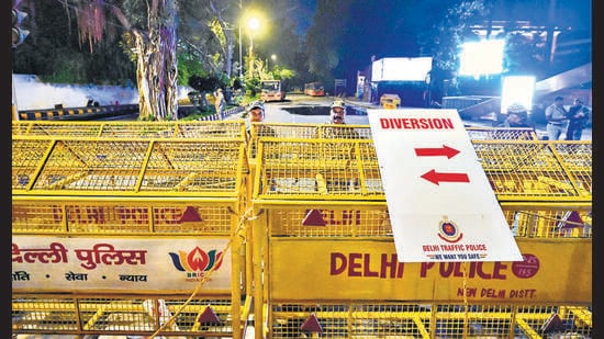 Delhi Police subsequently detained NSUI national president Vinod Jakhar and several others. (HT)