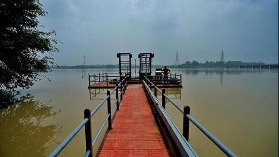 Delhi gets most of its water from nine treatment plants with a combined capacity of 864 million gallons per day. (HT FILE PHOTO)