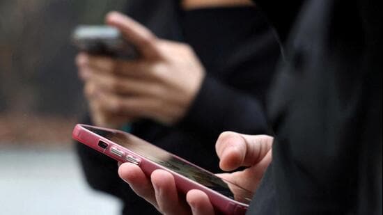 FILE PHOTO: Under the new protocol, all incoming domestic calls will display both the caller’s number and name. (REUTERS)