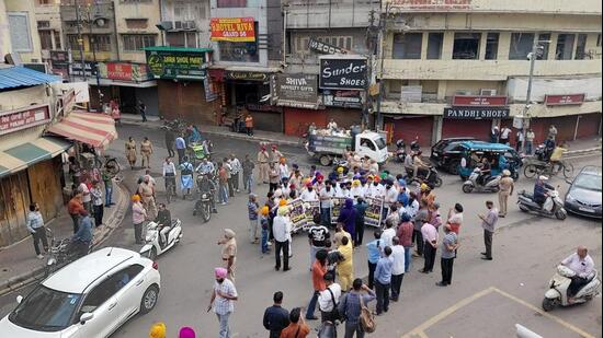 Members of Waris Punjab De raise slogans during a protest in Amritsar on Thursday. (Sameer Sehgal/HT)