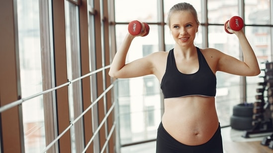 Read more to find out how you should change your fitness routine when trying to conceive! (Pexel)