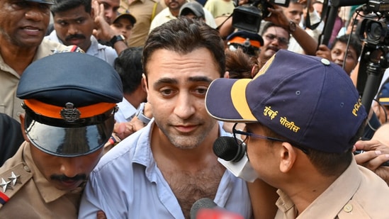 Actor Imran Khan was among hundreds of people detained by Mumbai Police on October 10 (HT photo)