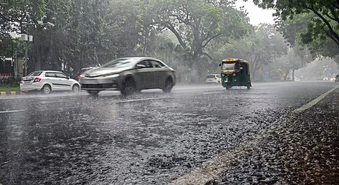 Commuters wade through rain-slicked roads amid heavy rainfall, in New Delhi on Thursday. (ANI Video Grab ) Commuters wade through rain-slicked roads amid heavy rainfall, in New Delhi on Thursday. (ANI Video Grab )