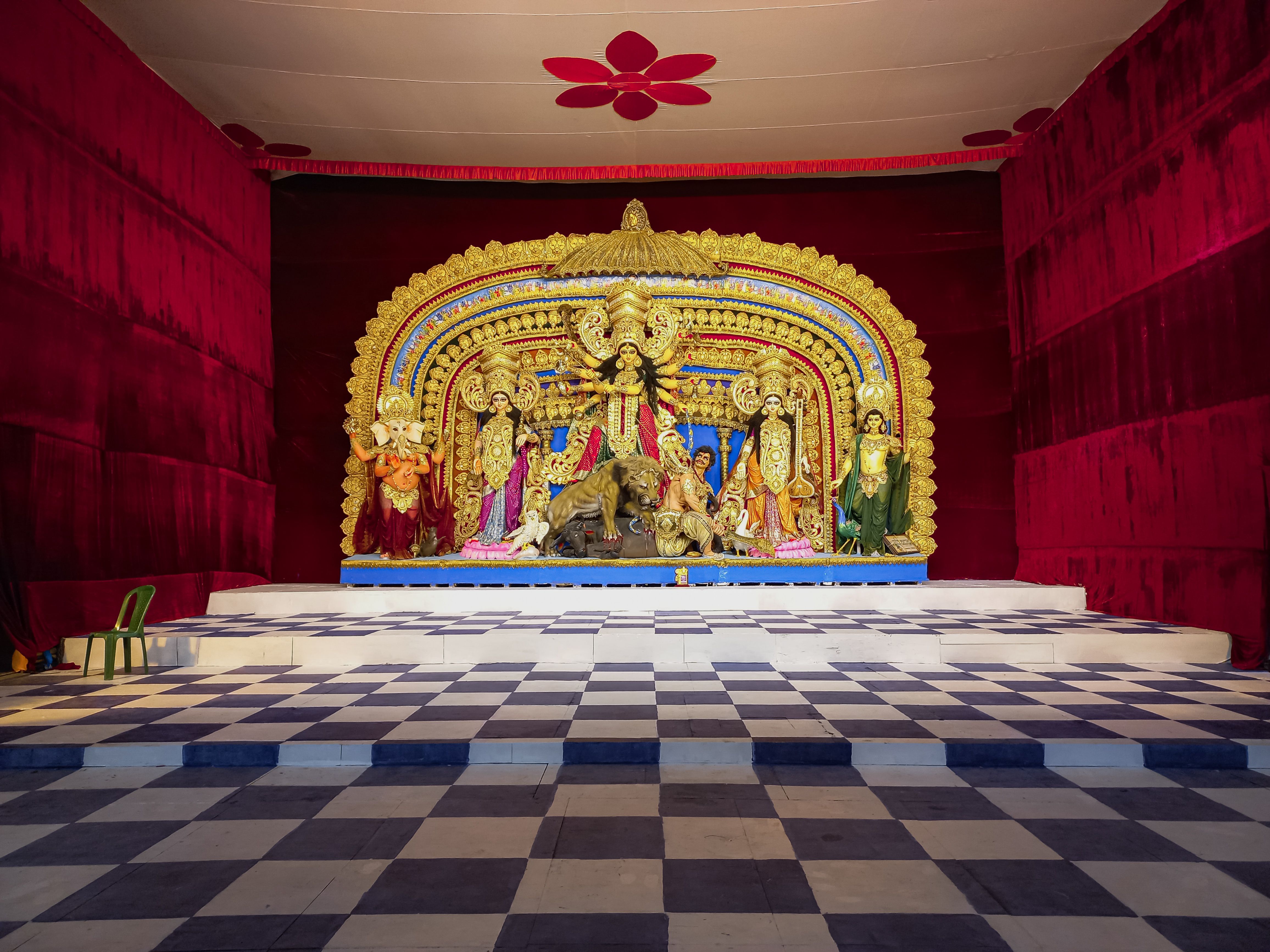 Travellers can spend their evenings pandal hopping, witnessing traditional rituals and immersing themselves in the city's festive atmosphere. (Pexel) Travellers can spend their evenings pandal hopping, witnessing traditional rituals and immersing themselves in the city's festive atmosphere. (Pexel)