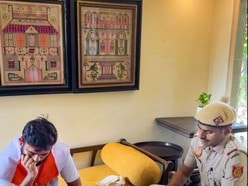 বিক্ষোভের আগেই আটক দীপকে, যন্তর মন্তরের কাছে আটক নেহা (PTI Photo)(PTI10_16_2026_000146B)