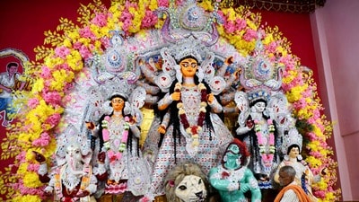 আগামিকাল মহাসপ্তমী কেমন কাটবে! দেখে নিন ১৭ অক্টোবর ২০২৬র রাশিফল (ANI Photo) (Aftab Alam Siddiqui) আগামিকাল মহাসপ্তমী কেমন কাটবে! দেখে নিন ১৭ অক্টোবর ২০২৬র রাশিফল (ANI Photo) (Aftab Alam Siddiqui)