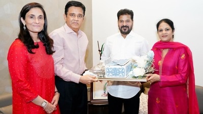 అనిరుధ్ రవిచందర్, కావ్య మారన్ పెళ్లి- సీఎం రేవంత్ రెడ్డికి ఆహ్వానం- మ్యారేజ్, రిసెప్షన్ వివరాలు! అనిరుధ్ రవిచందర్, కావ్య మారన్ పెళ్లి- సీఎం రేవంత్ రెడ్డికి ఆహ్వానం- మ్యారేజ్, రిసెప్షన్ వివరాలు!