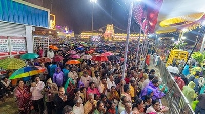 <p>మాడవీధుల్లో అడుగడుగునా భక్తులు కర్పూర హారతులు పడుతూ, ఉచ్చరిస్తున్న "గోవిందా.. గోవిందా" నామస్మరణతో సప్తగిరులు మార్మోగిపోయాయి.</p><p> </p> <p>మాడవీధుల్లో అడుగడుగునా భక్తులు కర్పూర హారతులు పడుతూ, ఉచ్చరిస్తున్న "గోవిందా.. గోవిందా" నామస్మరణతో సప్తగిరులు మార్మోగిపోయాయి.</p><p> </p>