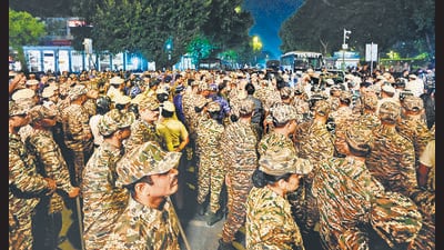 Delhi Police and security forces personnel at the Inner Circle of Connaught Place in New Delhi on Friday. (HT) Delhi Police and security forces personnel at the Inner Circle of Connaught Place in New Delhi on Friday. (HT)