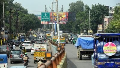 GDA officials recently inspected the site and decided to connect the two corridors to ease traffic congestion along the GT Road stretch. (Sakib Ali/HT) GDA officials recently inspected the site and decided to connect the two corridors to ease traffic congestion along the GT Road stretch. (Sakib Ali/HT)