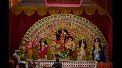 Lucknow came alive with the rhythmic beats of dhaks and the resonant sound of conch shells on Friday as devotees immersed themselves in the festive spirit of Durga Puja on Shashthi, marking the beginning of the city’s vibrant celebrations. (Deepak Gupta/HT) Lucknow came alive with the rhythmic beats of dhaks and the resonant sound of conch shells on Friday as devotees immersed themselves in the festive spirit of Durga Puja on Shashthi, marking the beginning of the city’s vibrant celebrations. (Deepak Gupta/HT)