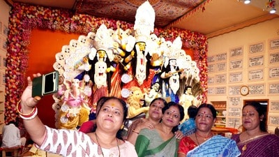 ধনু, মকর, কুম্ভ, মীনের মধ্যে আজ লাকি কারা! ১৭ অক্টোবর ২০২৬ দৈনিক রাশিফল রইল (PTI Photo)(PTI10_16_2026_000066B) (PTI) ধনু, মকর, কুম্ভ, মীনের মধ্যে আজ লাকি কারা! ১৭ অক্টোবর ২০২৬ দৈনিক রাশিফল রইল (PTI Photo)(PTI10_16_2026_000066B) (PTI)