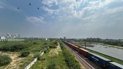 The change in air quality coincided with a dip in night-time temperatures. According to the India Meteorological Department (IMD), the minimum temperature fell by 3.7°C to 17.9°C, the lowest recorded in Gurugram so far this October. The maximum temperature stood at 28.9°C. (HT Photo) The change in air quality coincided with a dip in night-time temperatures. According to the India Meteorological Department (IMD), the minimum temperature fell by 3.7°C to 17.9°C, the lowest recorded in Gurugram so far this October. The maximum temperature stood at 28.9°C. (HT Photo)