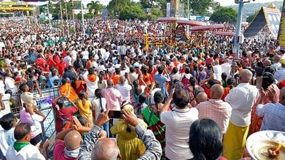మోహినీ అలంకారంలో జగన్మోహనాకారుడిగా శ్రీ మలయప్పస్వామి మోహినీ అలంకారంలో జగన్మోహనాకారుడిగా శ్రీ మలయప్పస్వామి