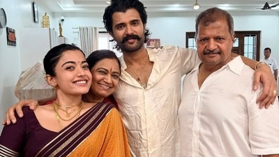 Vijay Deverakonda: ఆ సీన్లో రష్మికను చూసి మా అమ్మ వెక్కి వెక్కి ఏడుస్తూనే ఉంది.. నా స్కూల్ ఫ్రెండ్ కూడా అలాగే..: విజయ్ Vijay Deverakonda: ఆ సీన్లో రష్మికను చూసి మా అమ్మ వెక్కి వెక్కి ఏడుస్తూనే ఉంది.. నా స్కూల్ ఫ్రెండ్ కూడా అలాగే..: విజయ్